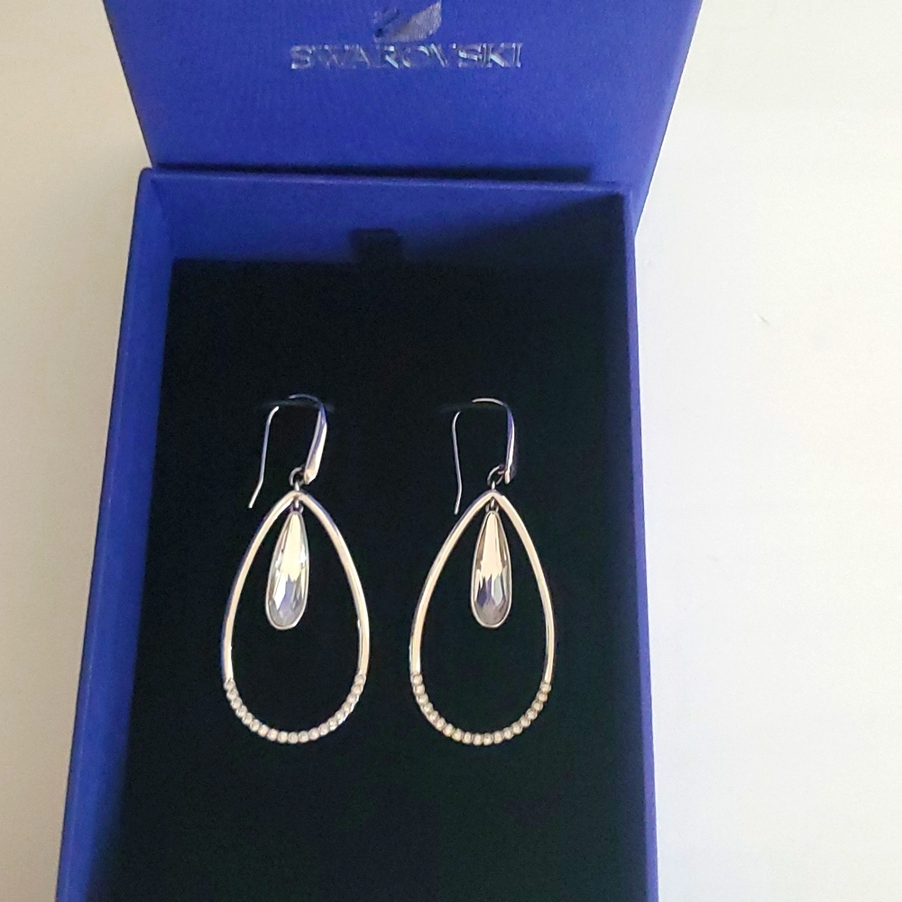 Lisanne Swarovski earrings. In silver tone. 6.5 cm